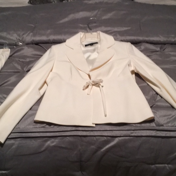 Suit. Size 10. High end. This is a class act fabric is like no other. - Picture 2 of 8